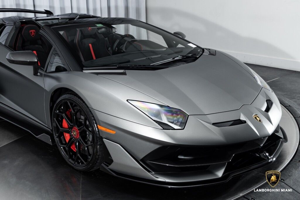 2021 Lamborghini Aventador SVJ, 2/25