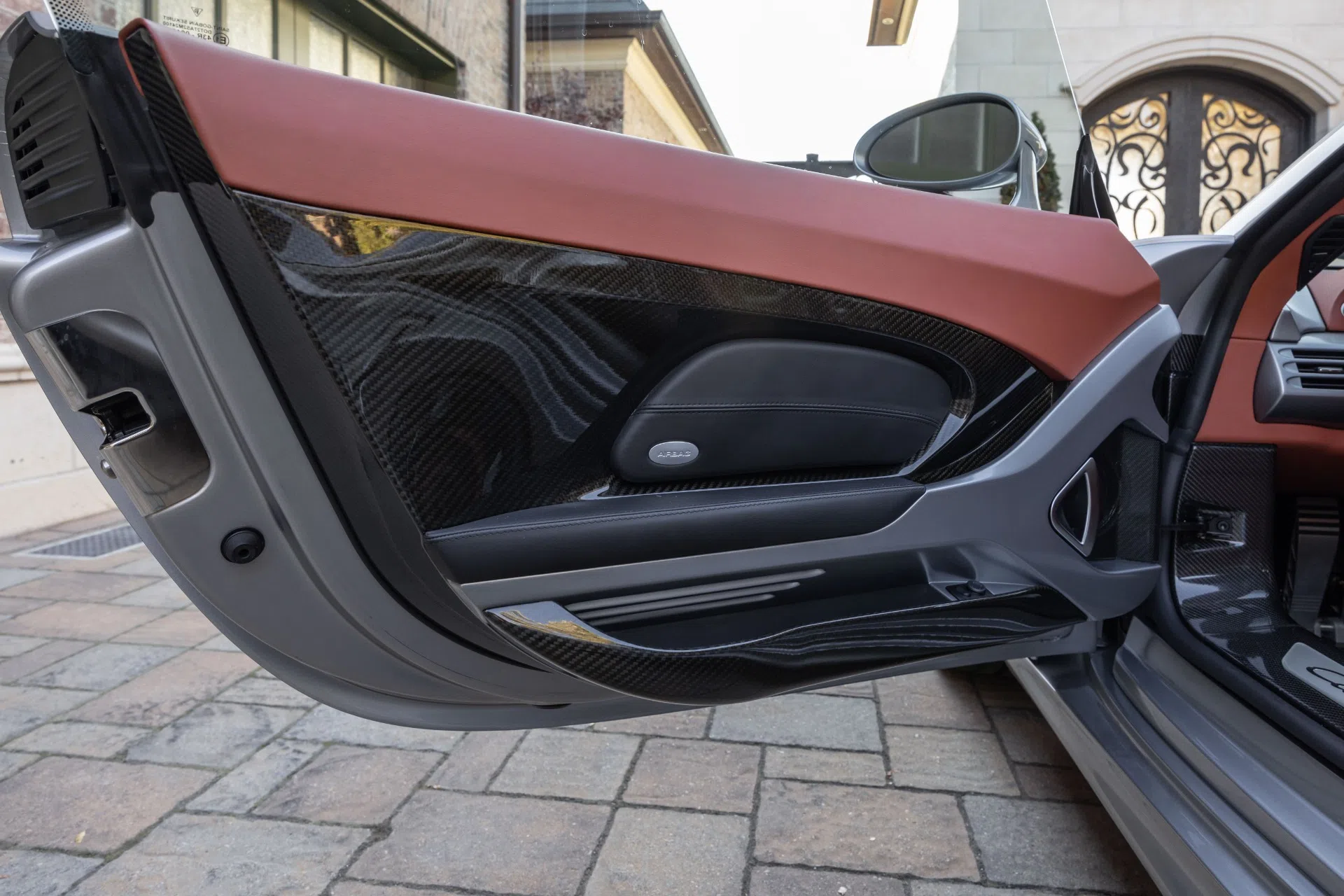 2005 Porsche Carrera GT interior, door panel, Terracotta