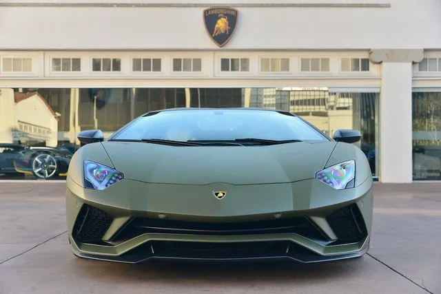 2022 Lamborghini Aventador Ultimae Roadster, 2/20