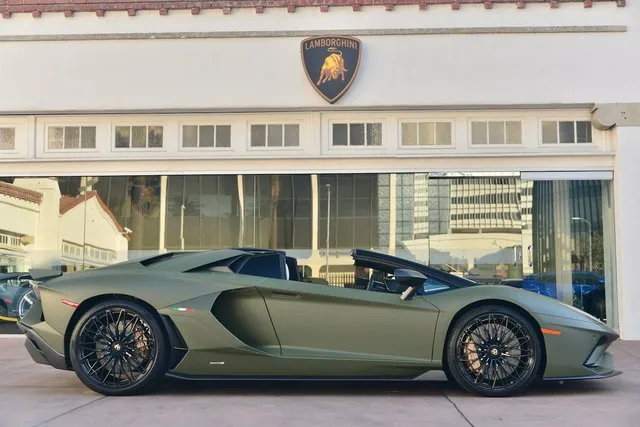 2022 Lamborghini Aventador Ultimae Roadster, 12/20