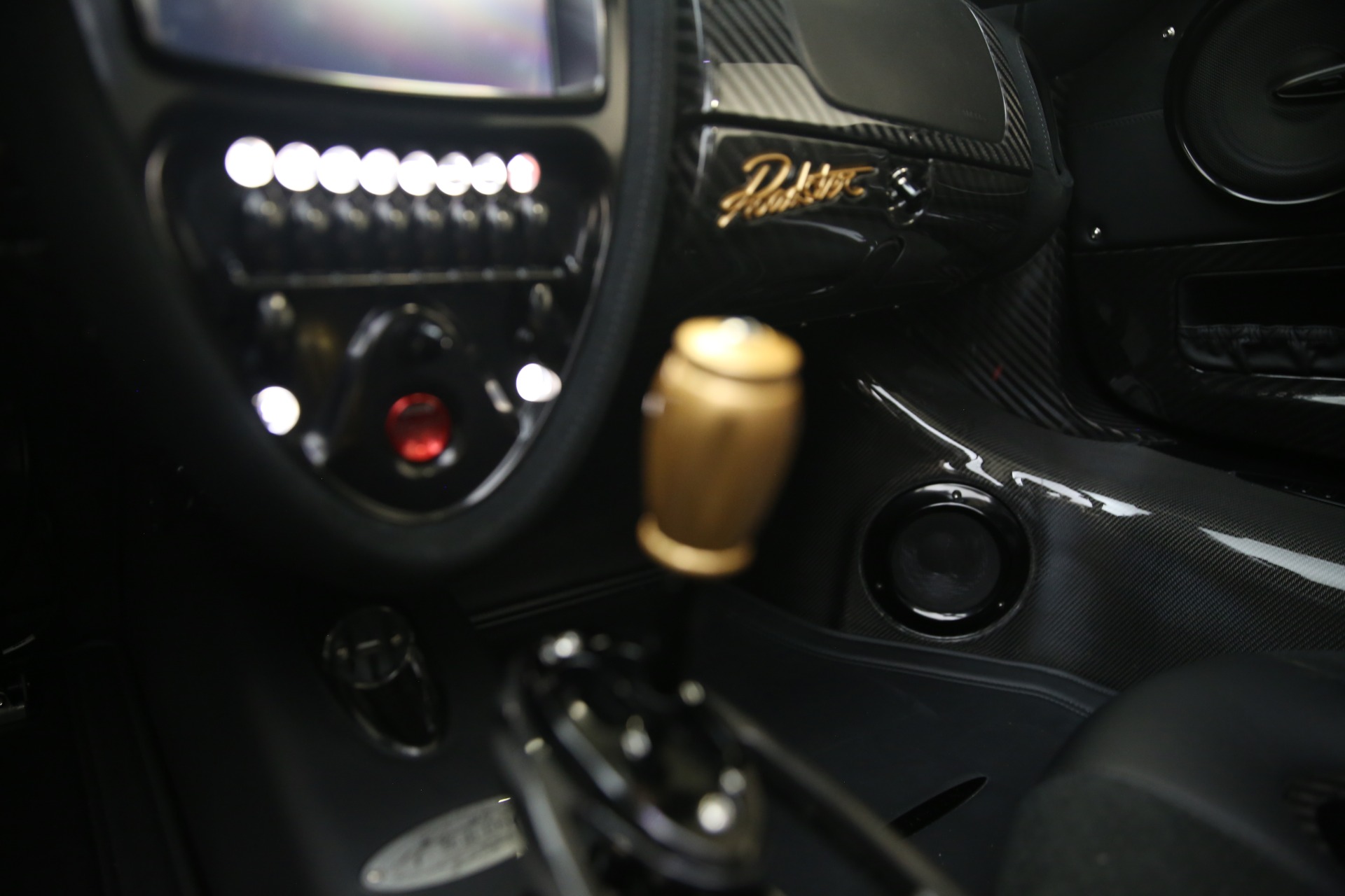 2017 Pagani Huayra Roadster, 18/19