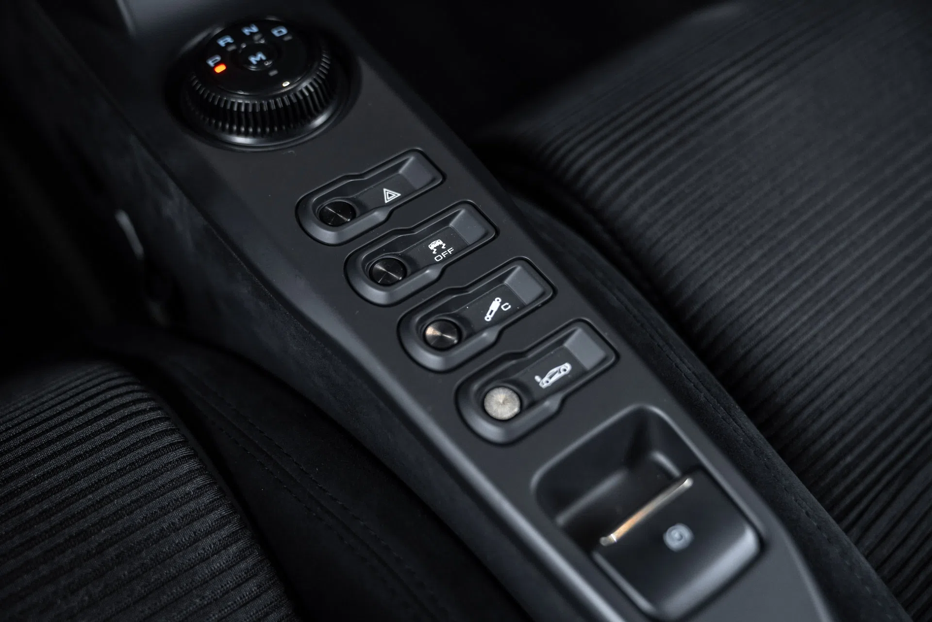 2019 Ford GT Coupe interior, center console, Dark Energy