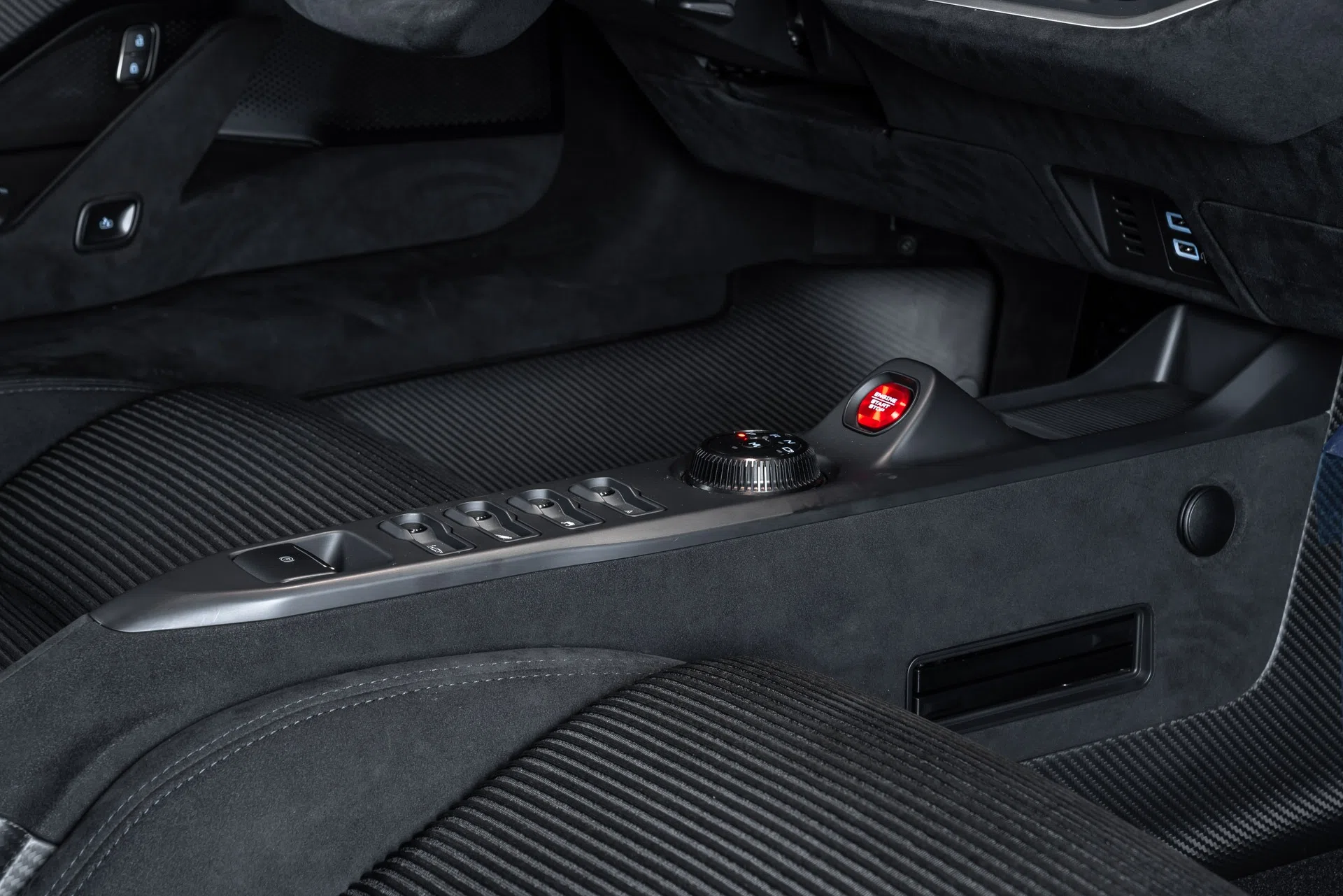 2019 Ford GT Coupe interior, center console, Dark Energy