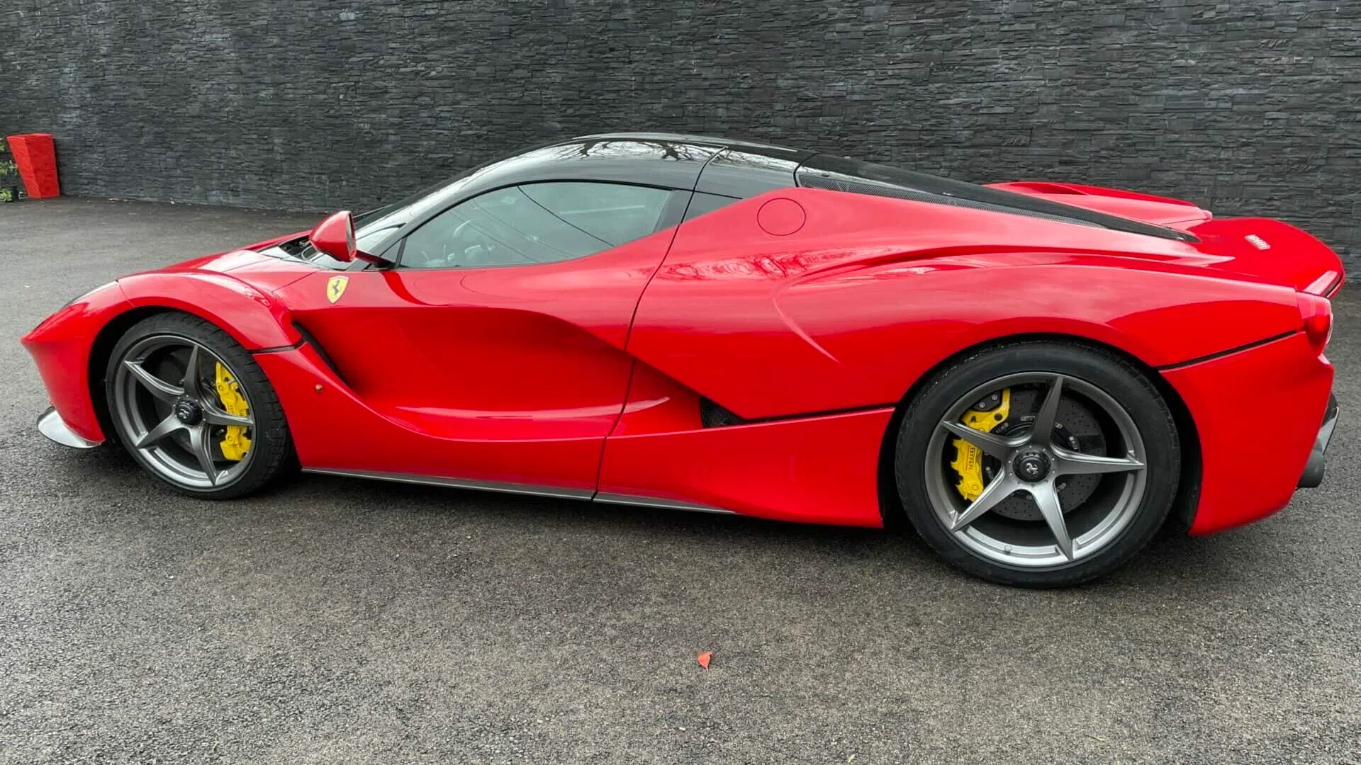 2014 Ferrari LaFerrari for sale, exterior, Rosso Corsa