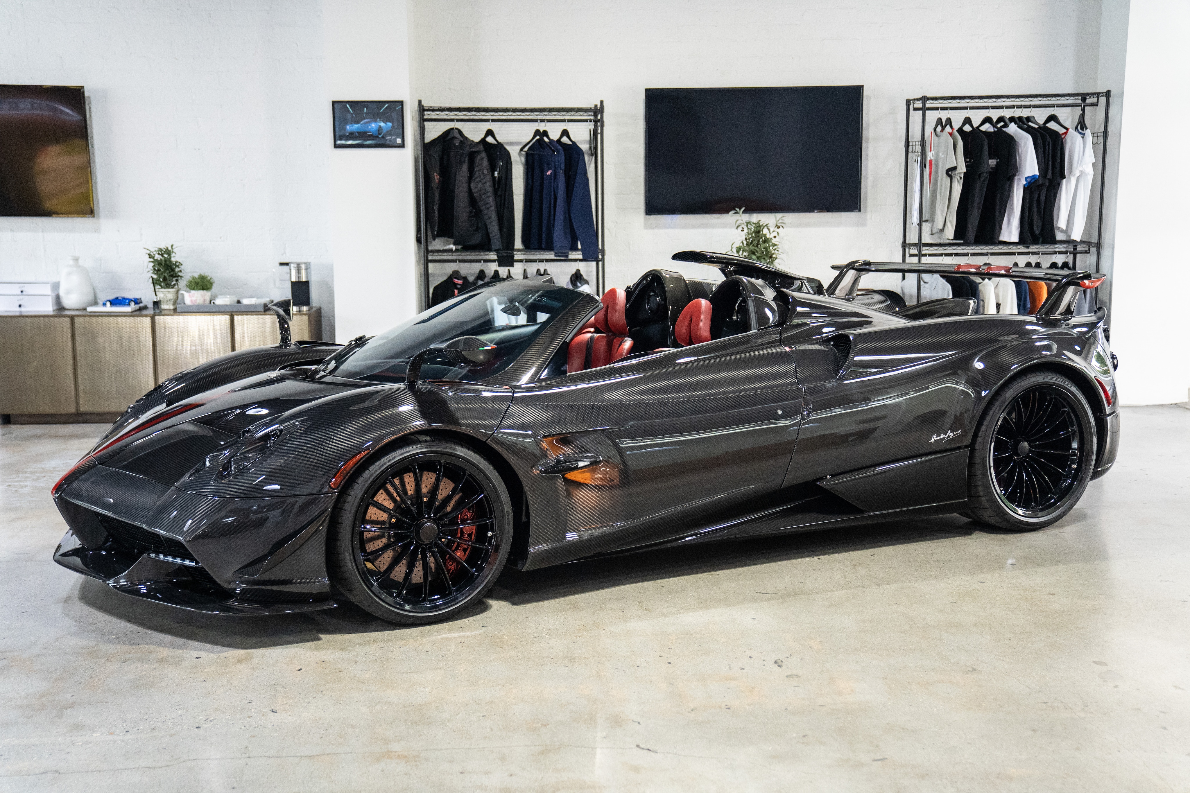 2018 Pagani Huayra Roadster, 2/17