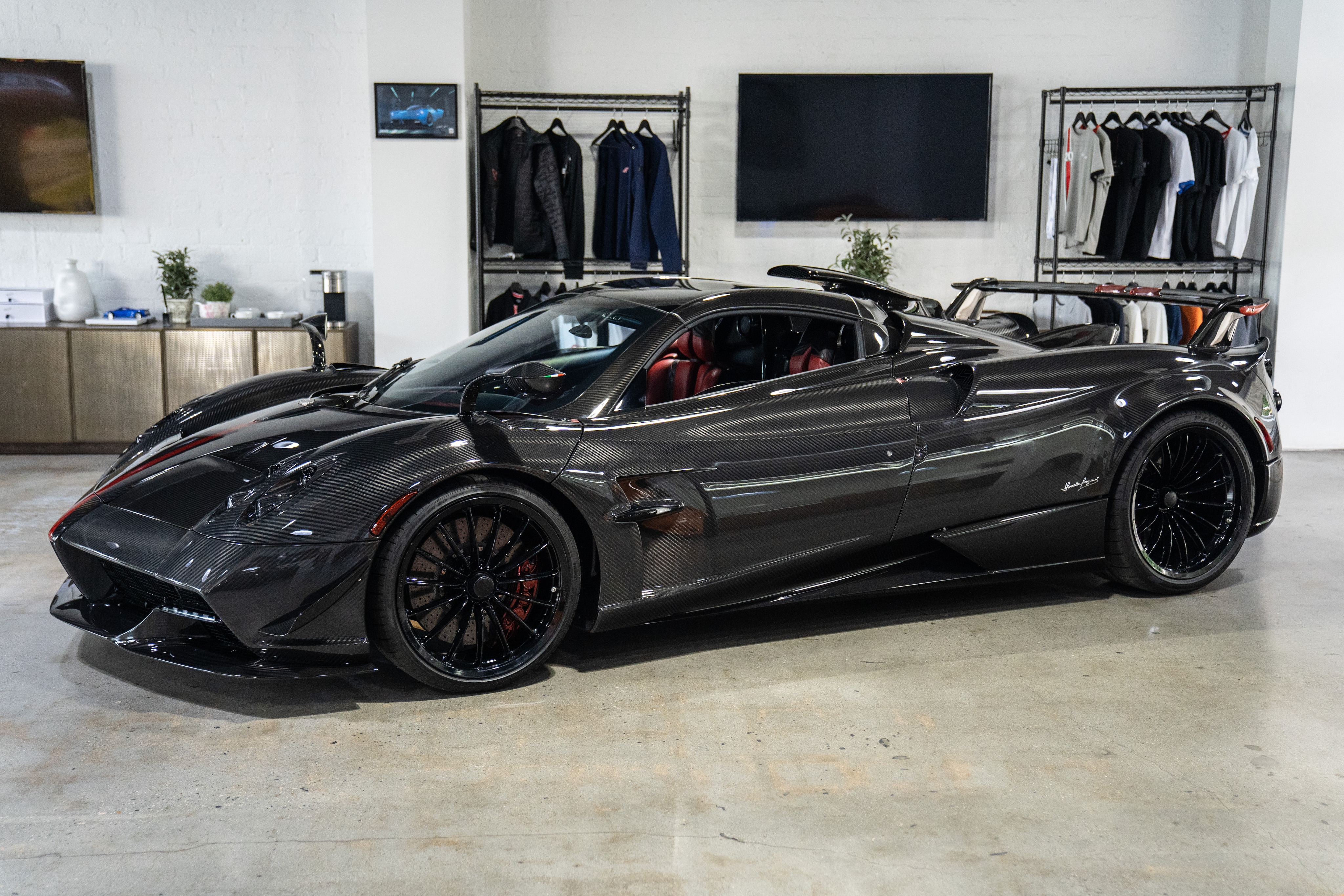 2018 Pagani Huayra Roadster, 3/17