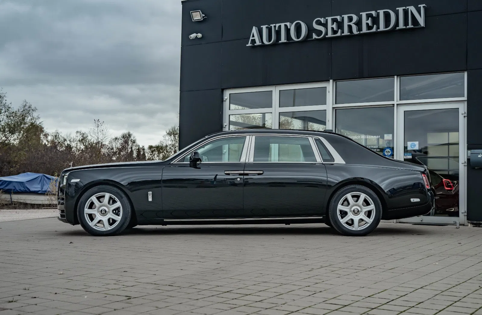 2023 Rolls-Royce Phantom Extended Wheelbase for sale, exterior, Black