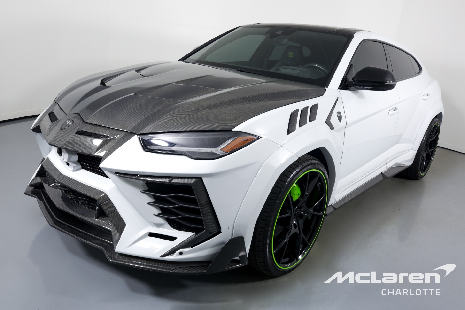 2020 LAMBORGHINI URUS, 2/19