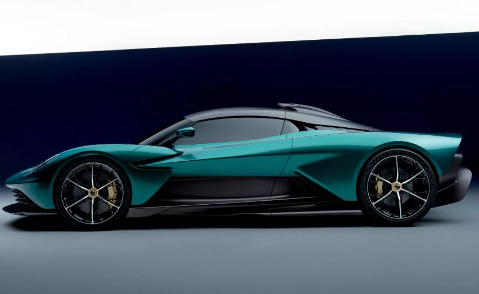2022 Aston Martin Valhalla