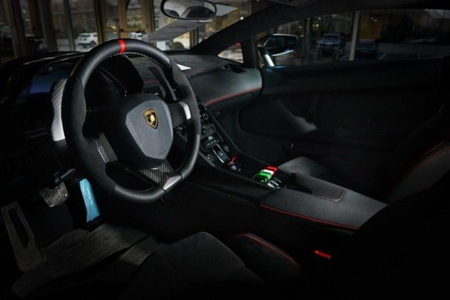2013 Lamborghini Veneno, 2/10