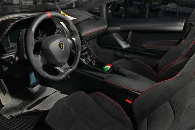 2013 Lamborghini Veneno interior