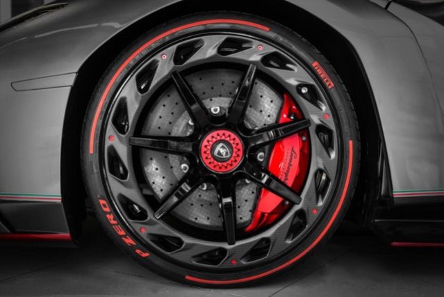 2013 Lamborghini Veneno, 7/10