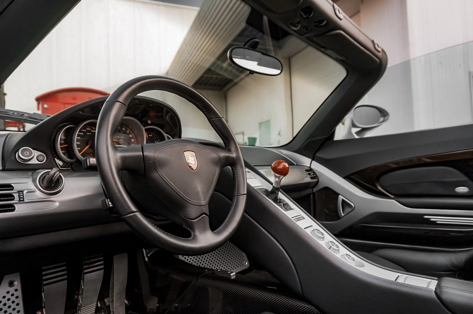 2004 Porsche Carrera GT interior, dashboard
