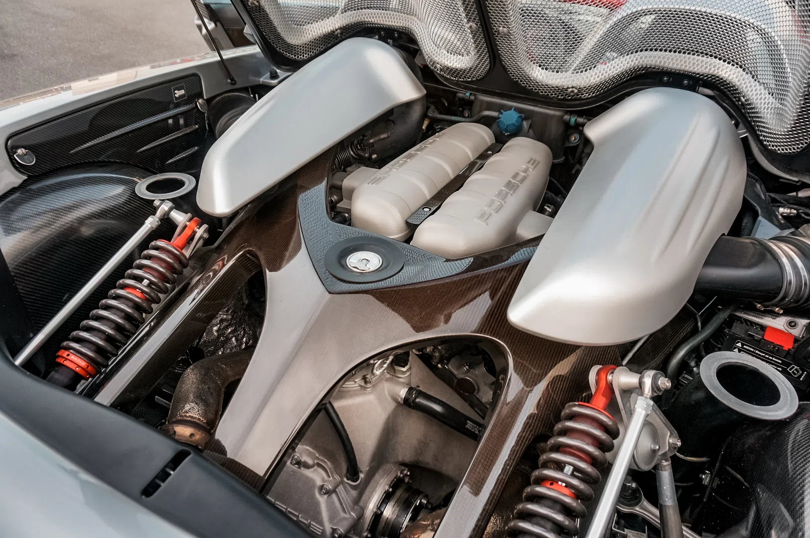 2004 Porsche Carrera GT engine