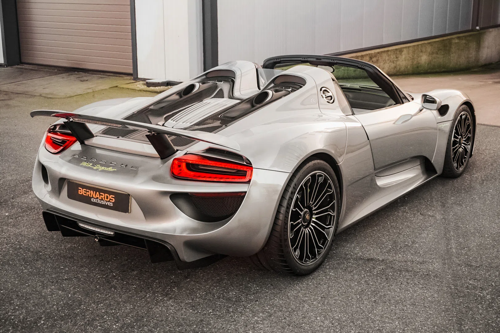 2015 Porsche 918 Spyder, rear three-quarter view, GT silver metallic
