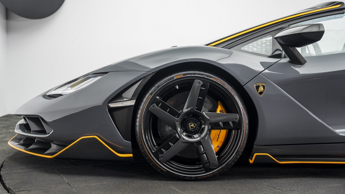 2018 Lamborghini Centenario Roadster 1 of 20, 6/19