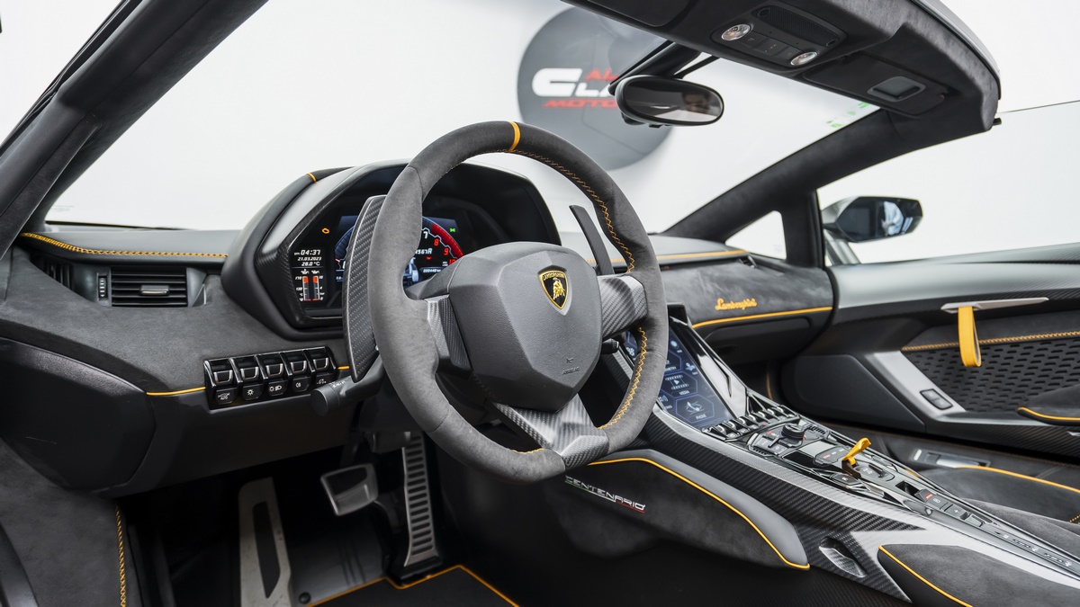 2018 Lamborghini Centenario Roadster 1 of 20, 16/19