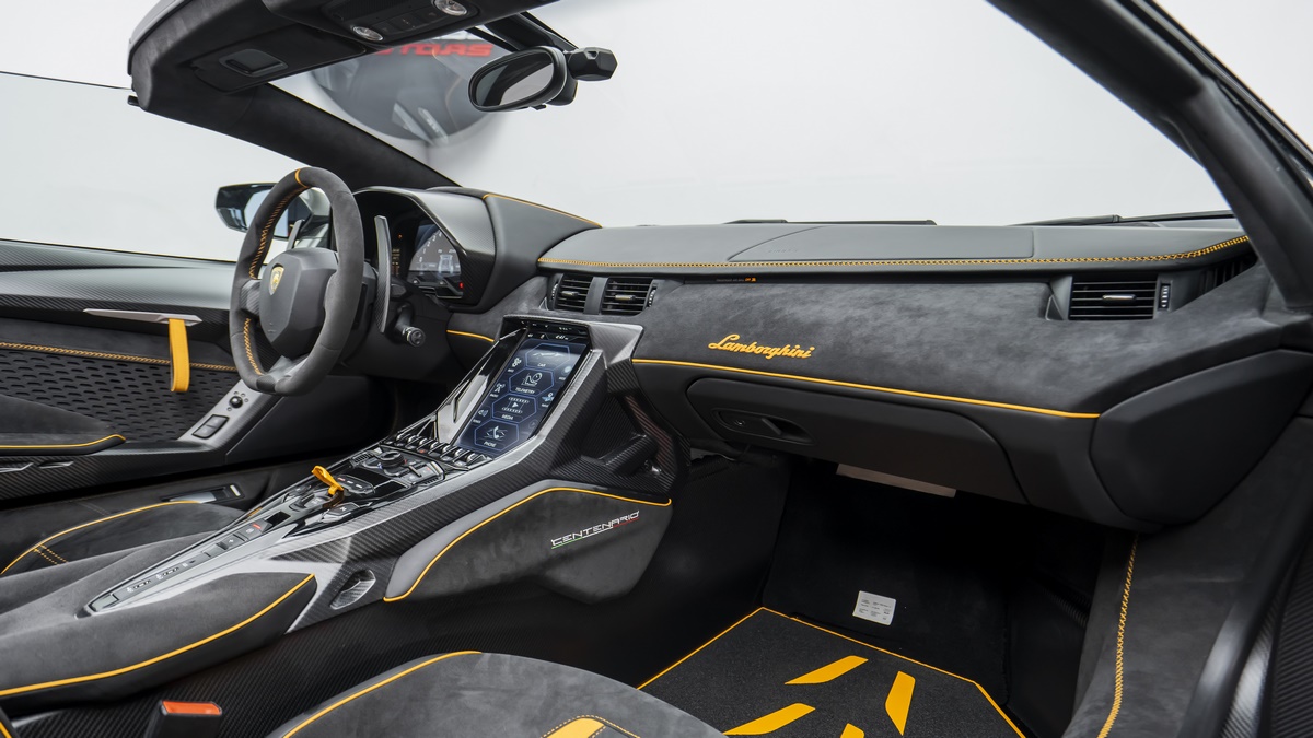 2018 Lamborghini Centenario Roadster 1 of 20, 17/19