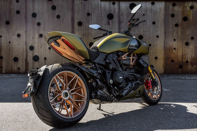 2023 S Diavel Lamborghini, 2/18