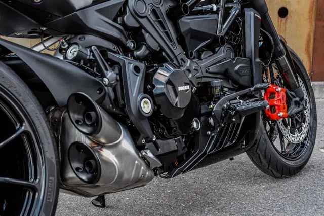 2023 DUCATI  X-Diavel Nera engine