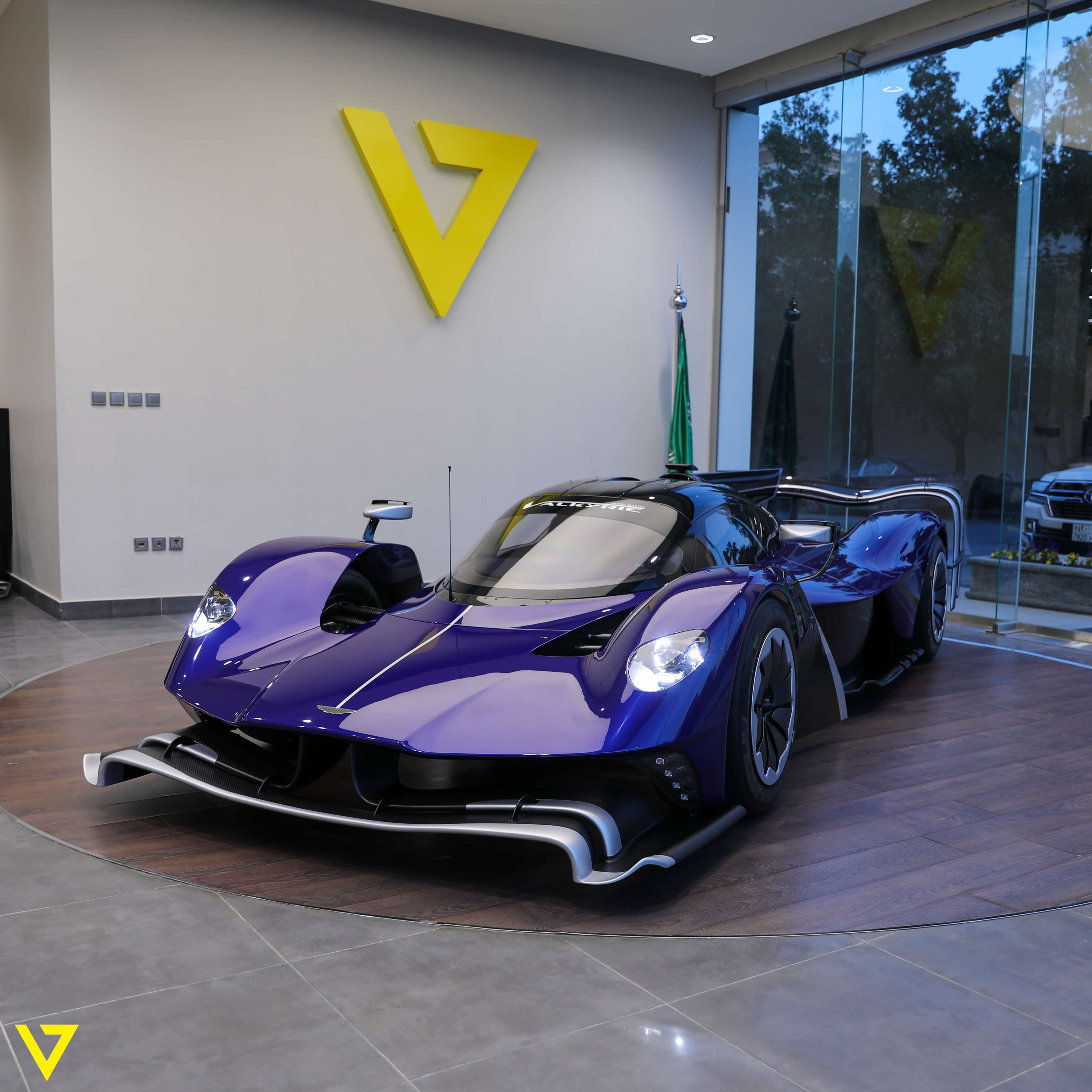2022 Aston Martin Valkyrie AMR Pro, 13/14