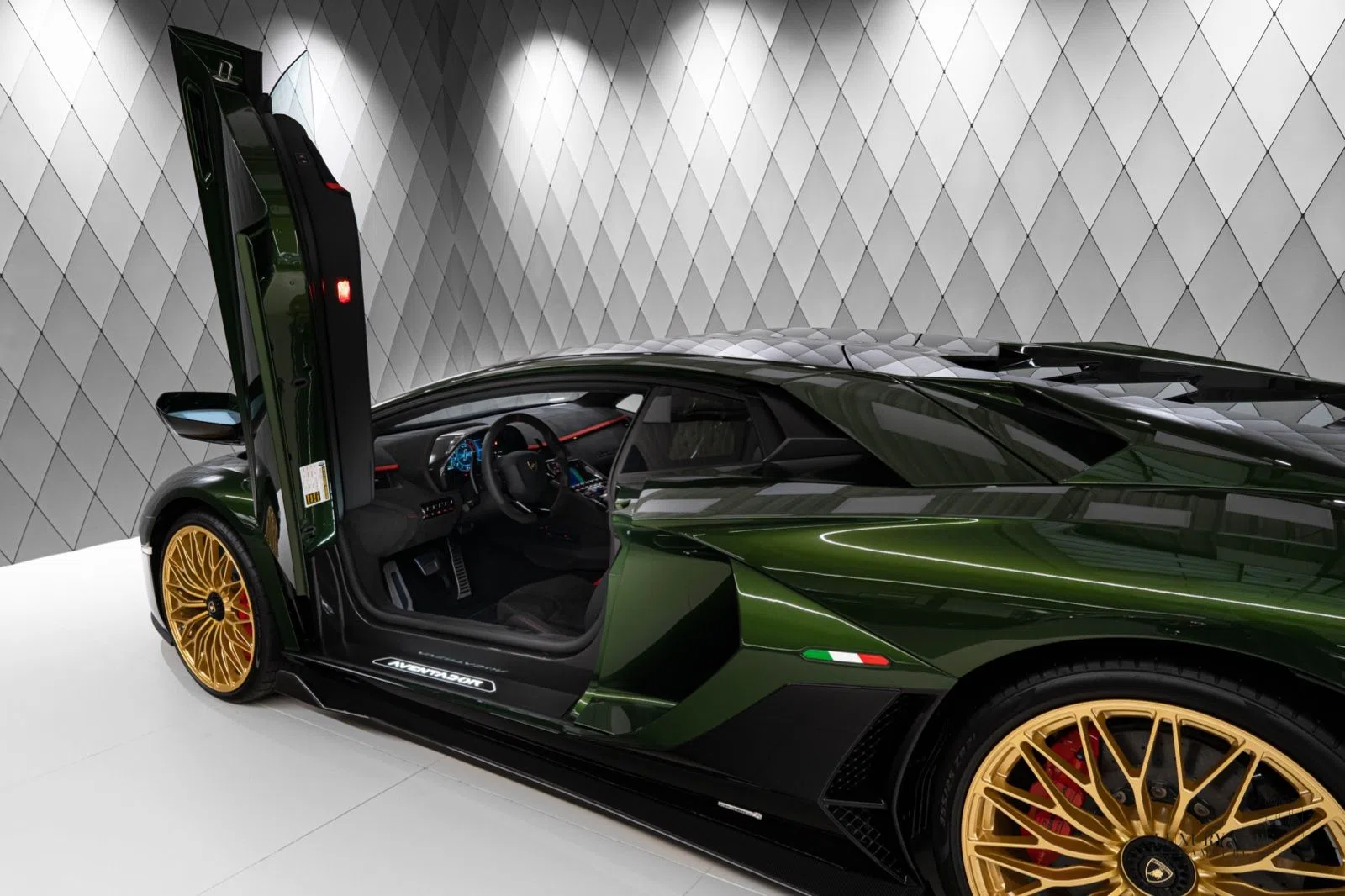 2022 Lamborghini Aventador Ultimae for sale, exterior, Green
