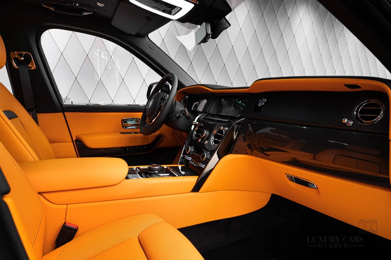 2023 Rolls-Royce Cullinan BLACK BADGE interior