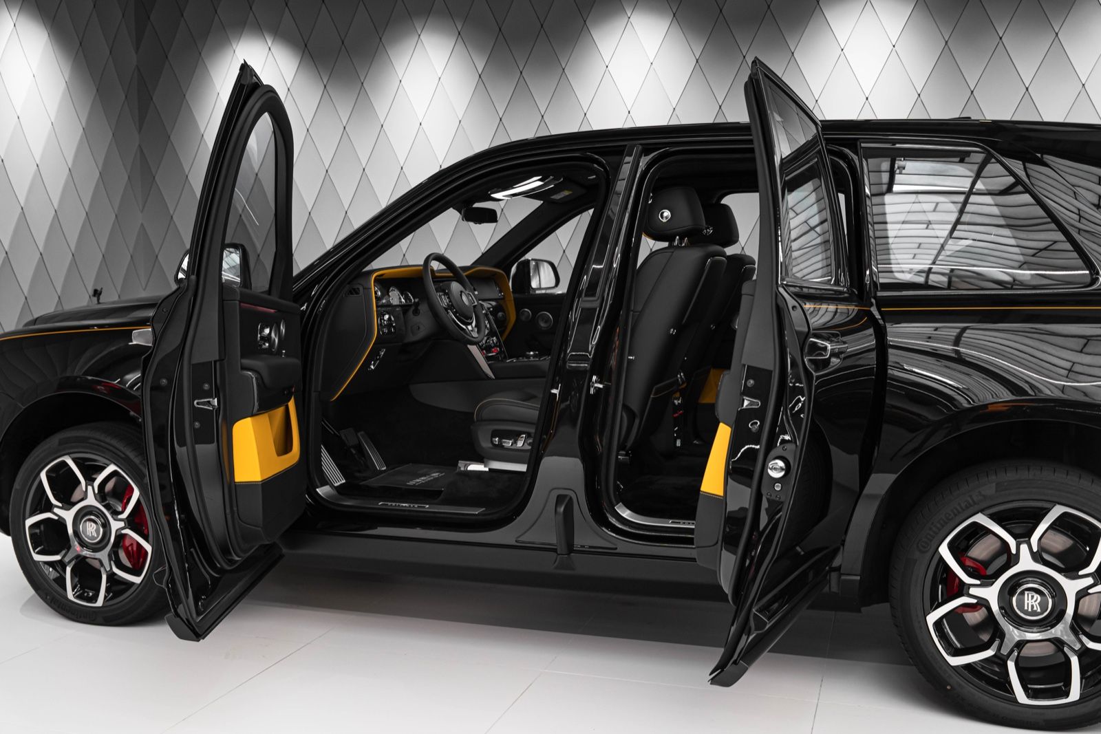 2023 Rolls-Royce Cullinan BLACK BADGE, 2/15