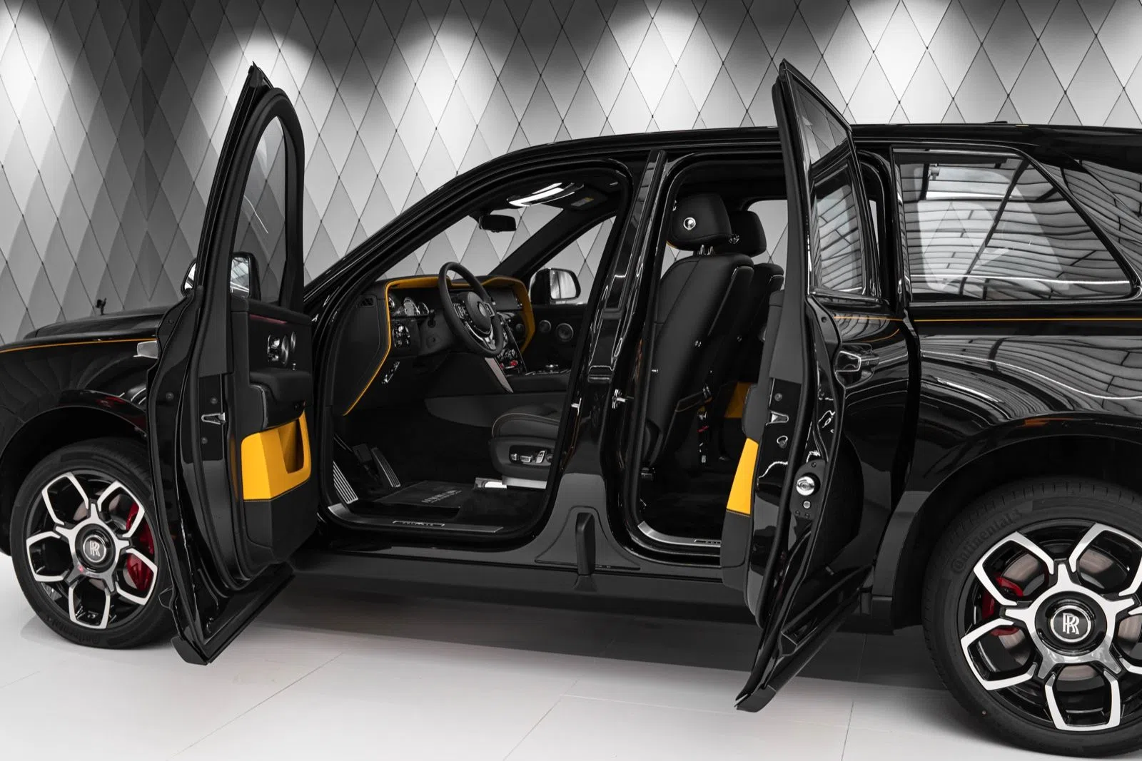 2023 Rolls-Royce Cullinan BLACK BADGE for sale, exterior