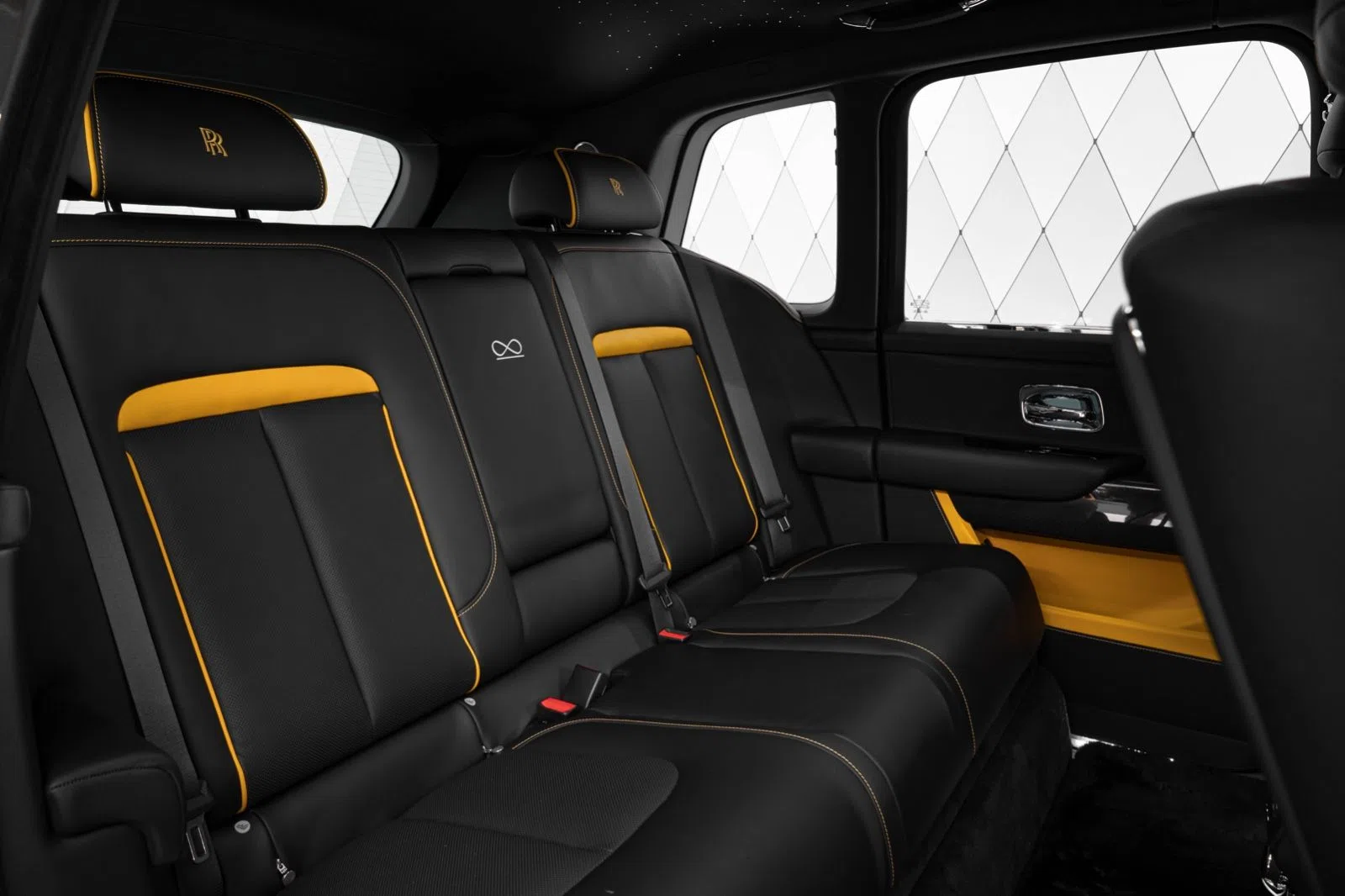 2023 Rolls-Royce Cullinan BLACK BADGE interior, seats