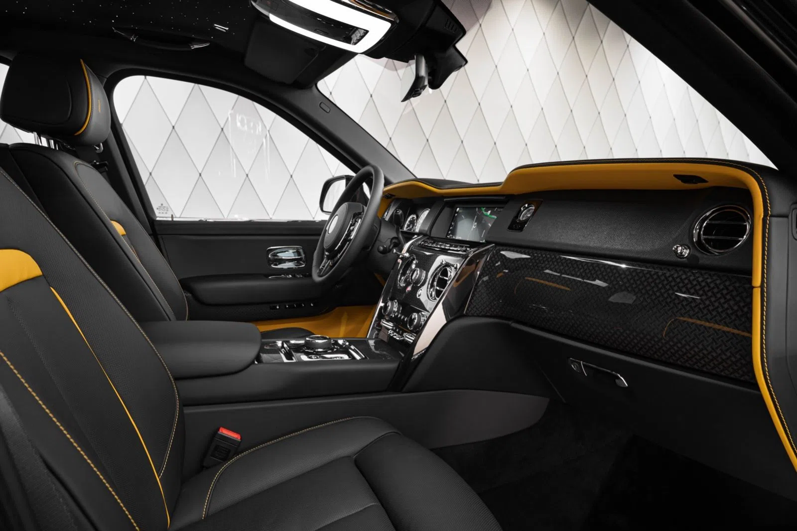 2023 Rolls-Royce Cullinan BLACK BADGE interior