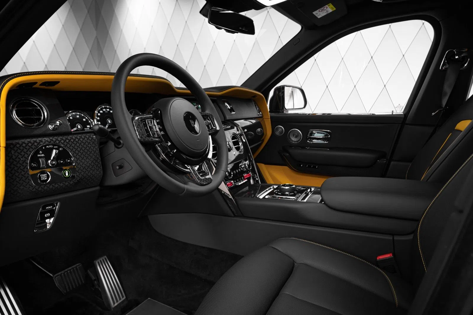 2023 Rolls-Royce Cullinan BLACK BADGE interior