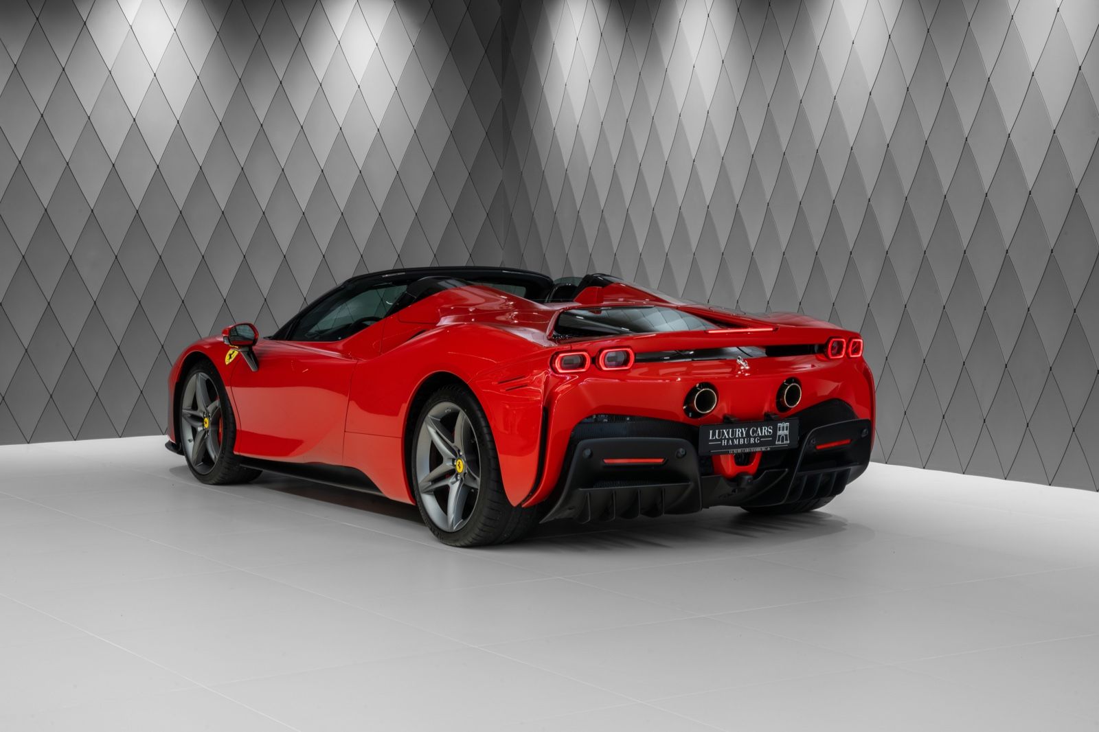2023 Ferrari SF 90 Spider, 6/13