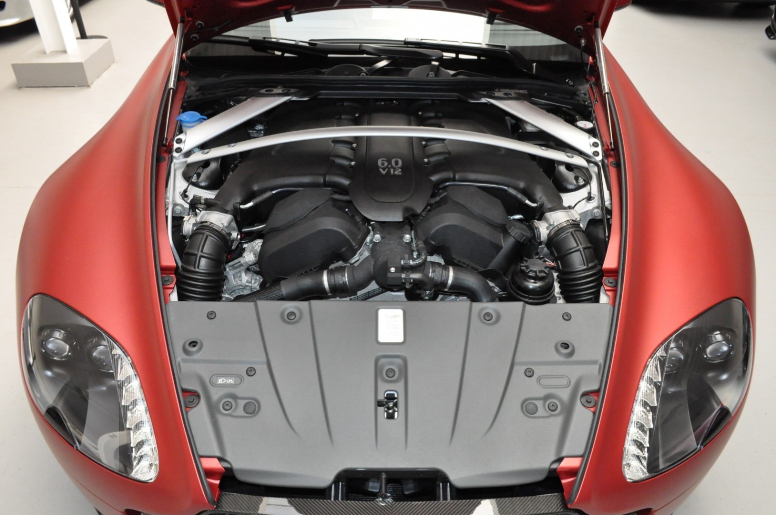 2018 Aston Martin V12 Vantage S Satin Seven, 16/18