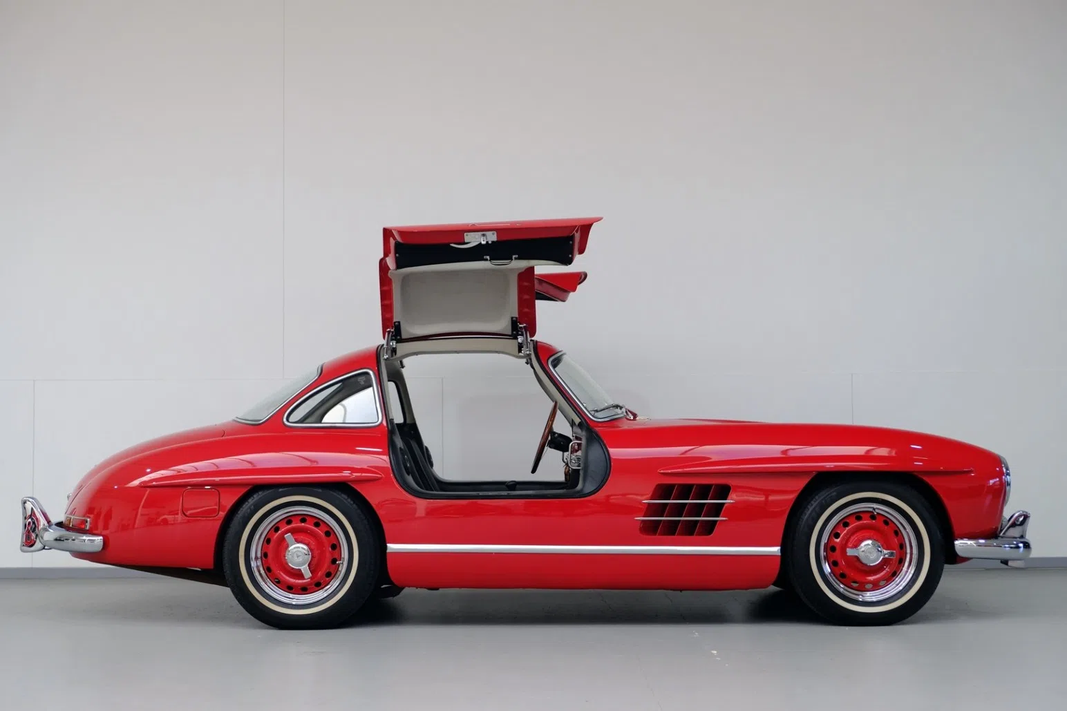 1987 Mercedes-Benz 300 SL Gullwing for sale, exterior