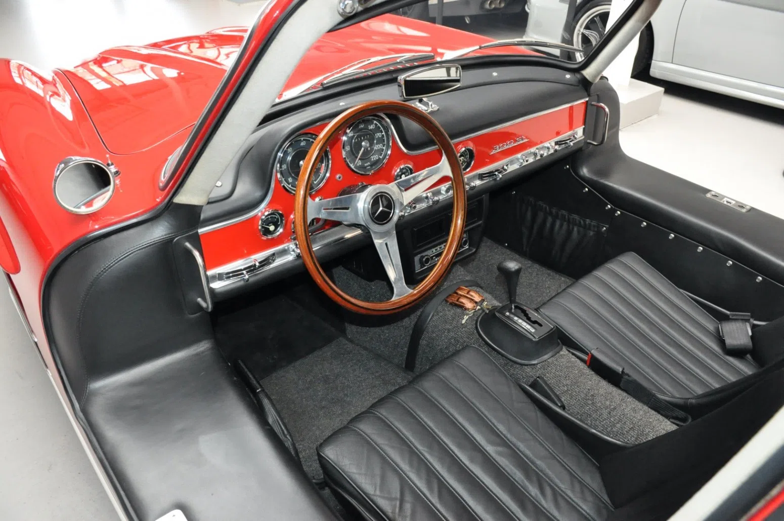 1987 Mercedes-Benz 300 SL Gullwing interior, dashboard