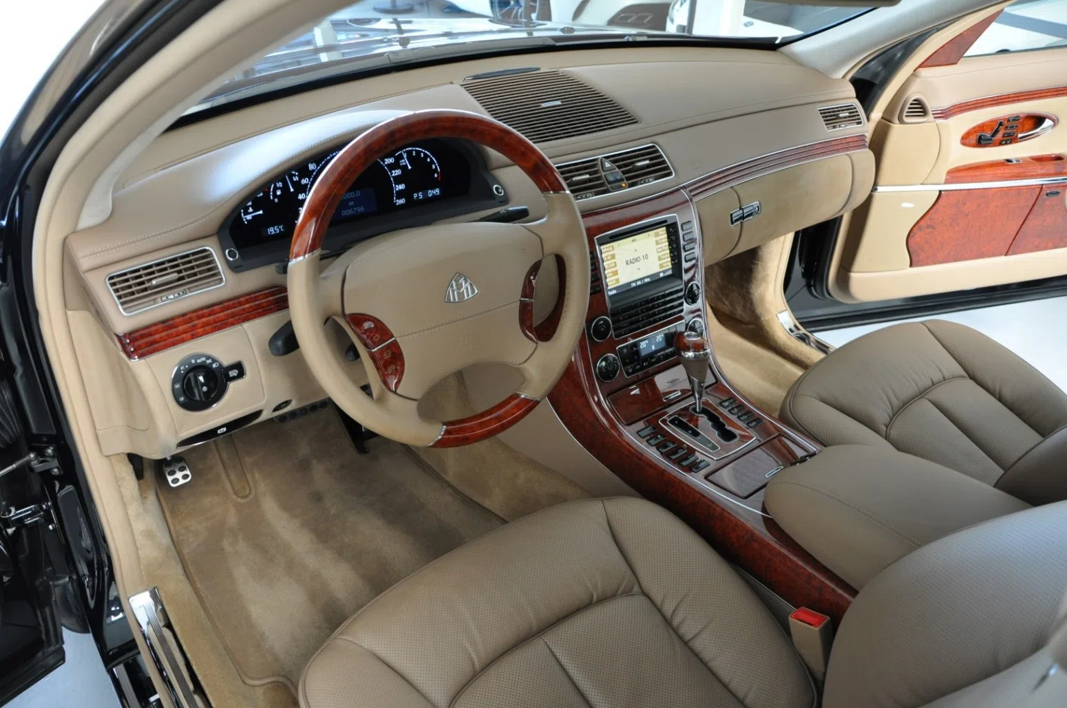 2011 Maybach 62S interior, dashboard