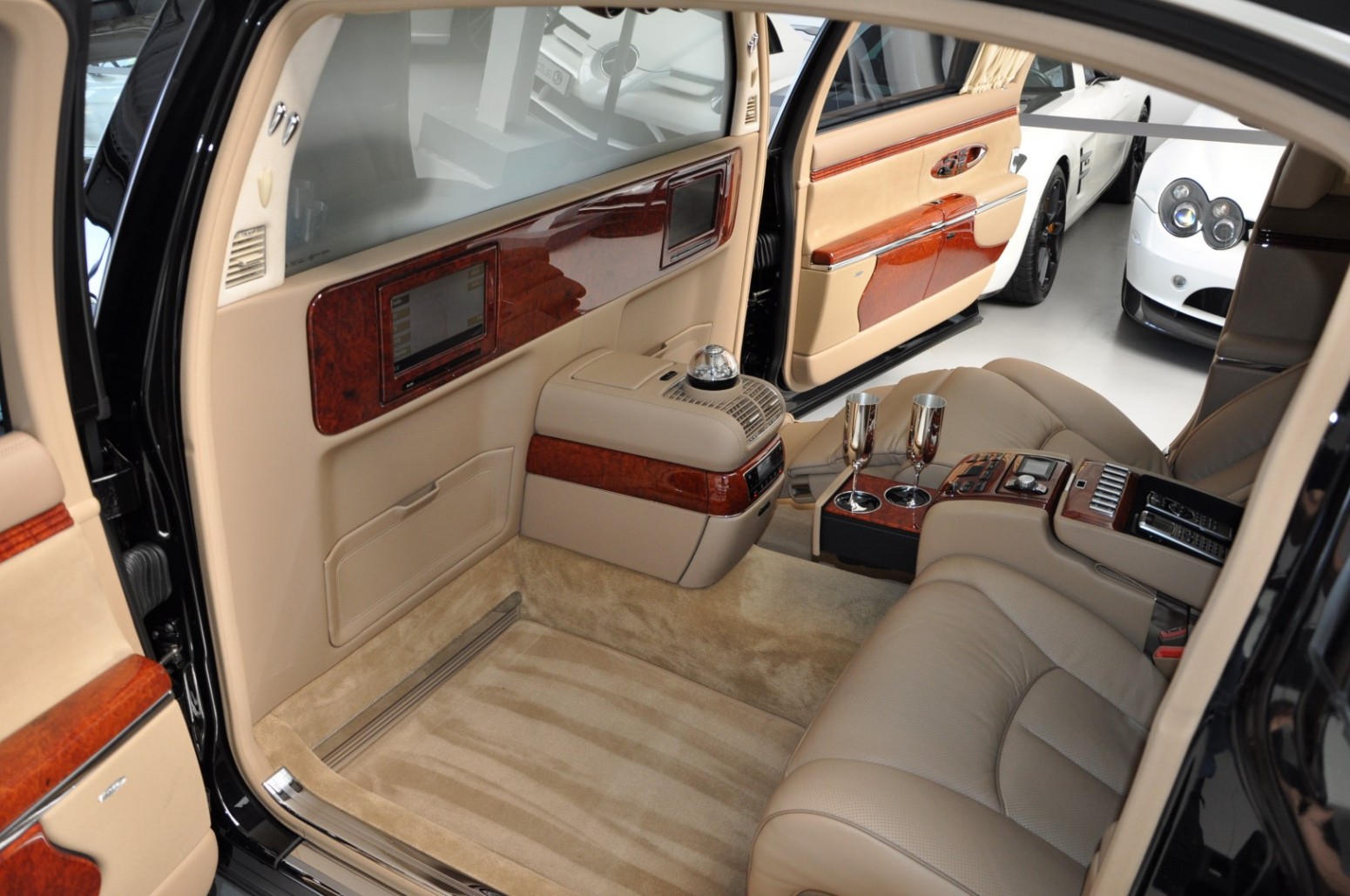 2011 Maybach 62S, 8/24