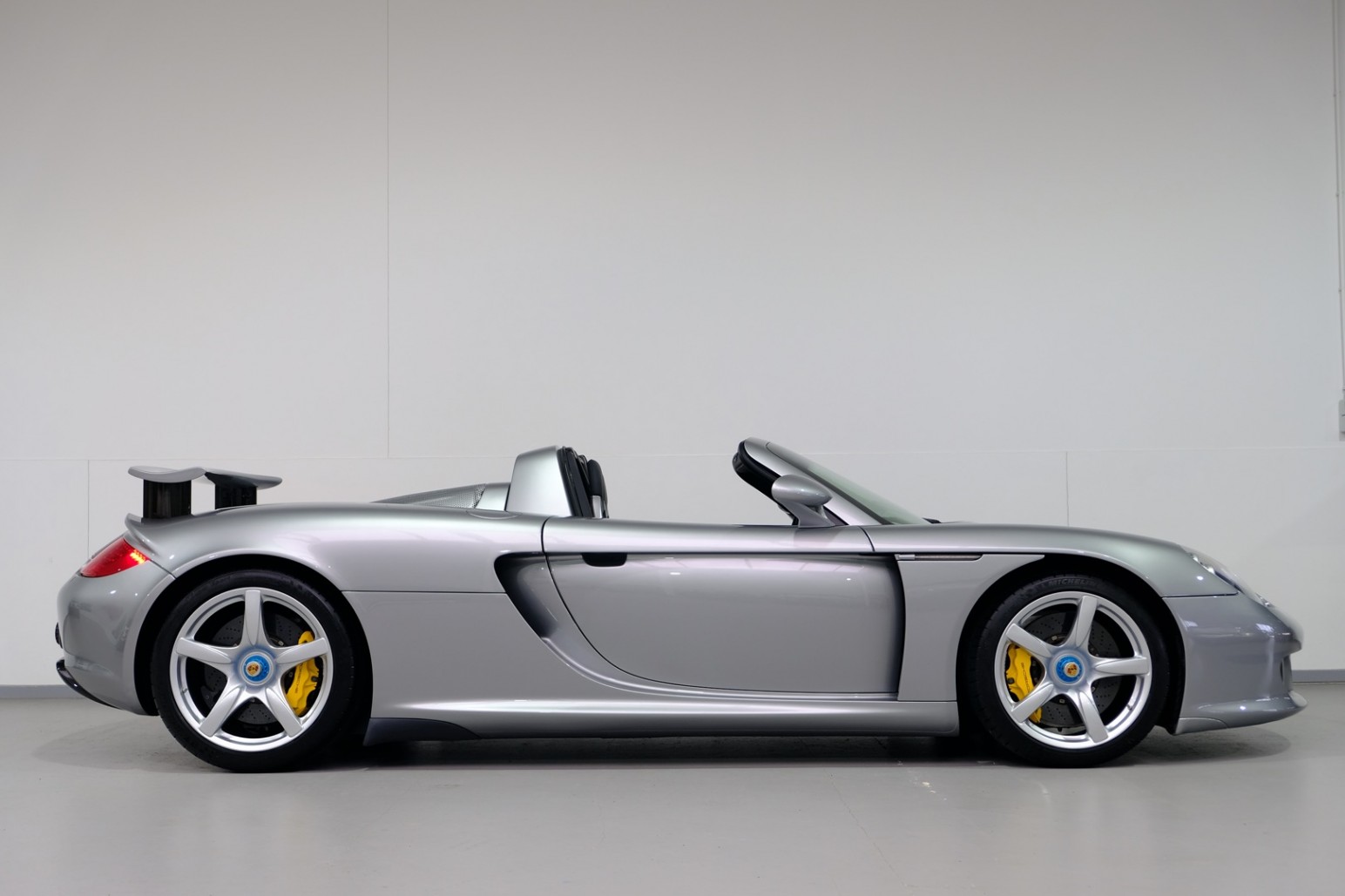 2004 Porsche Carrera GT, 3/20
