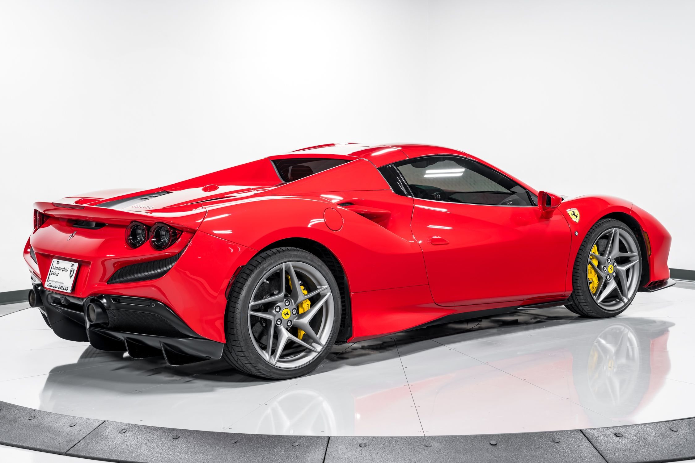 2021 Ferrari F8 Spider, 3/19