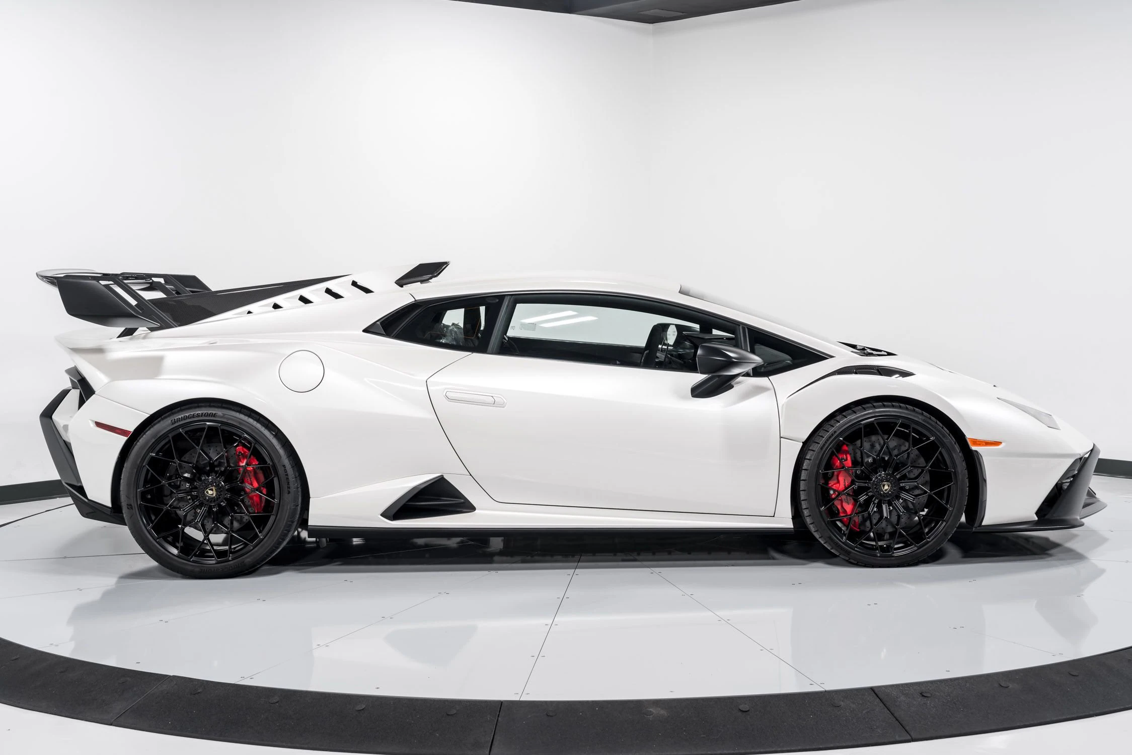 2023 Lamborghini Huracan STO, 13/14