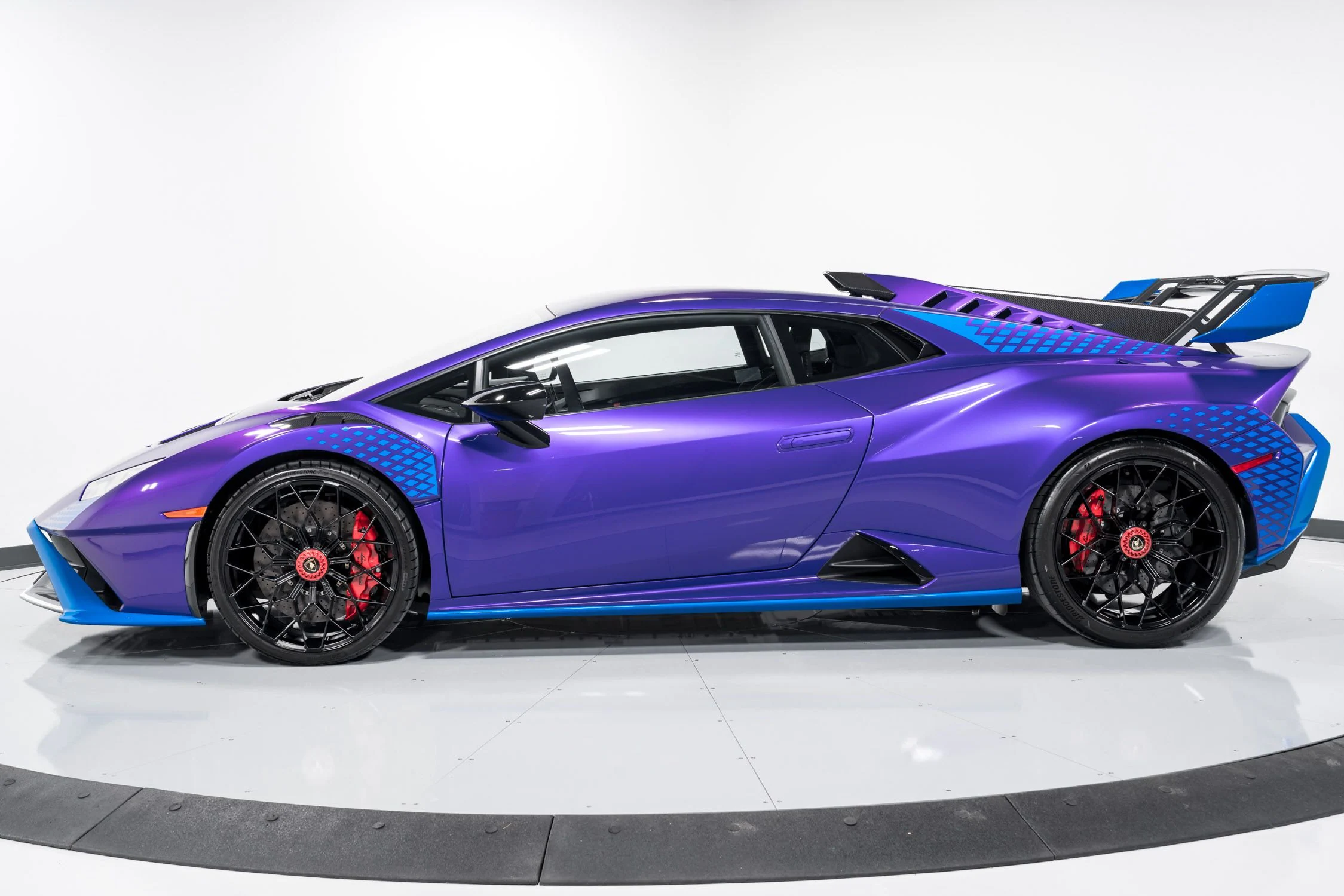2023 Lamborghini Huracan STO, 2/18