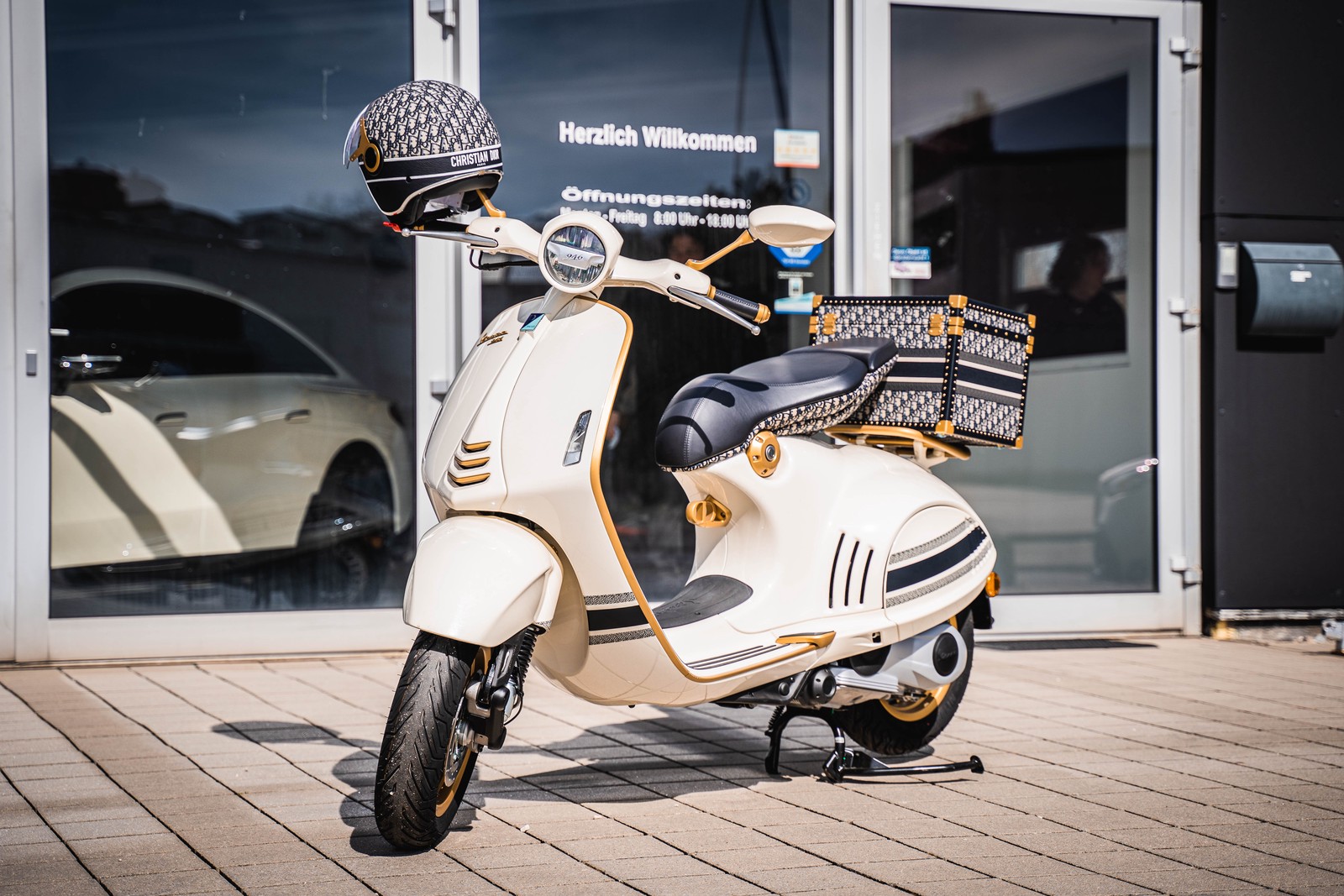 2022 Vespa 946 Christian Dior Limited Edition