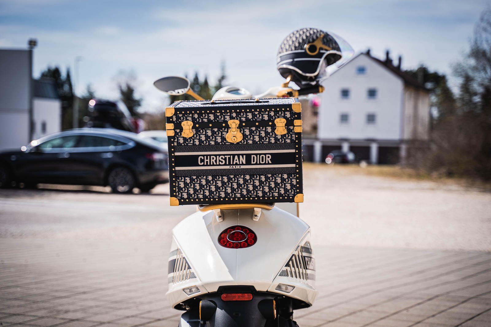 2022 Vespa 946 Christian Dior Limited Edition, 5/13
