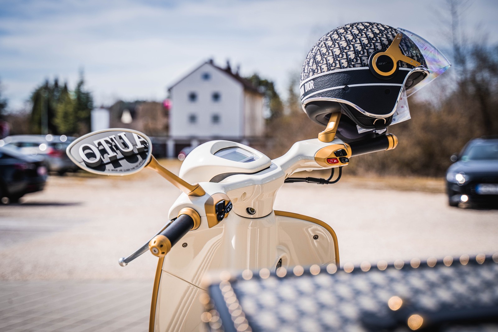 2022 Vespa 946 Christian Dior Limited Edition, 12/13