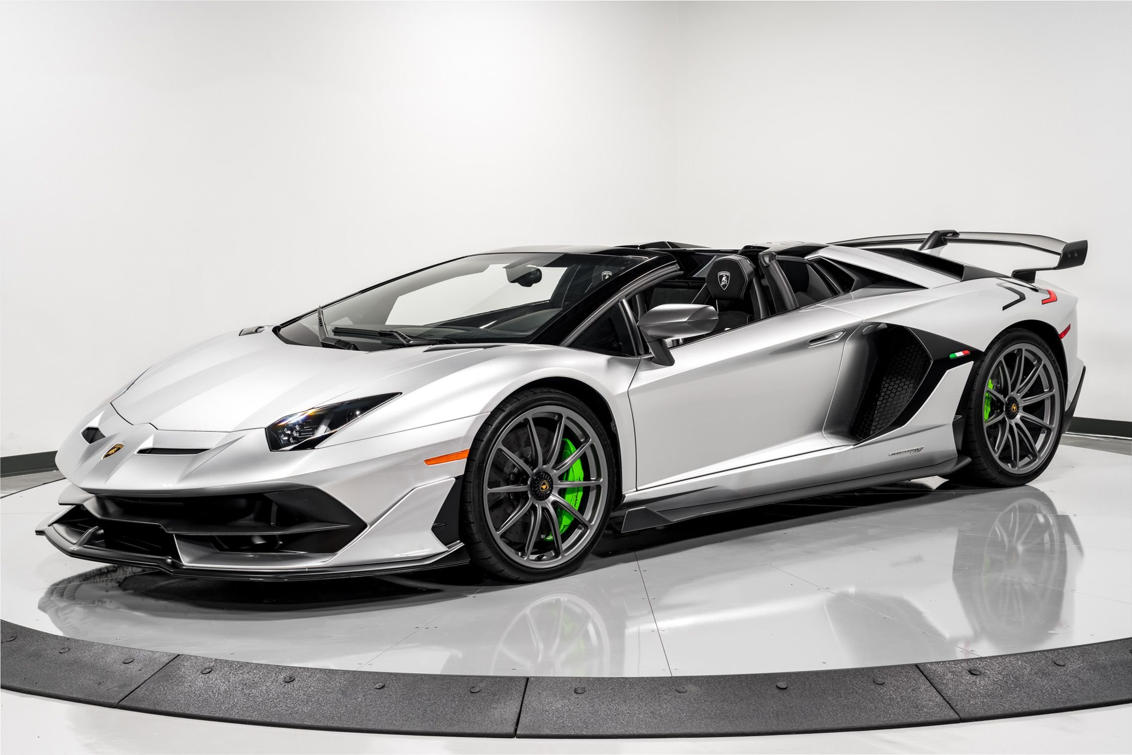 2020 Lamborghini Aventador SVJ Roadster