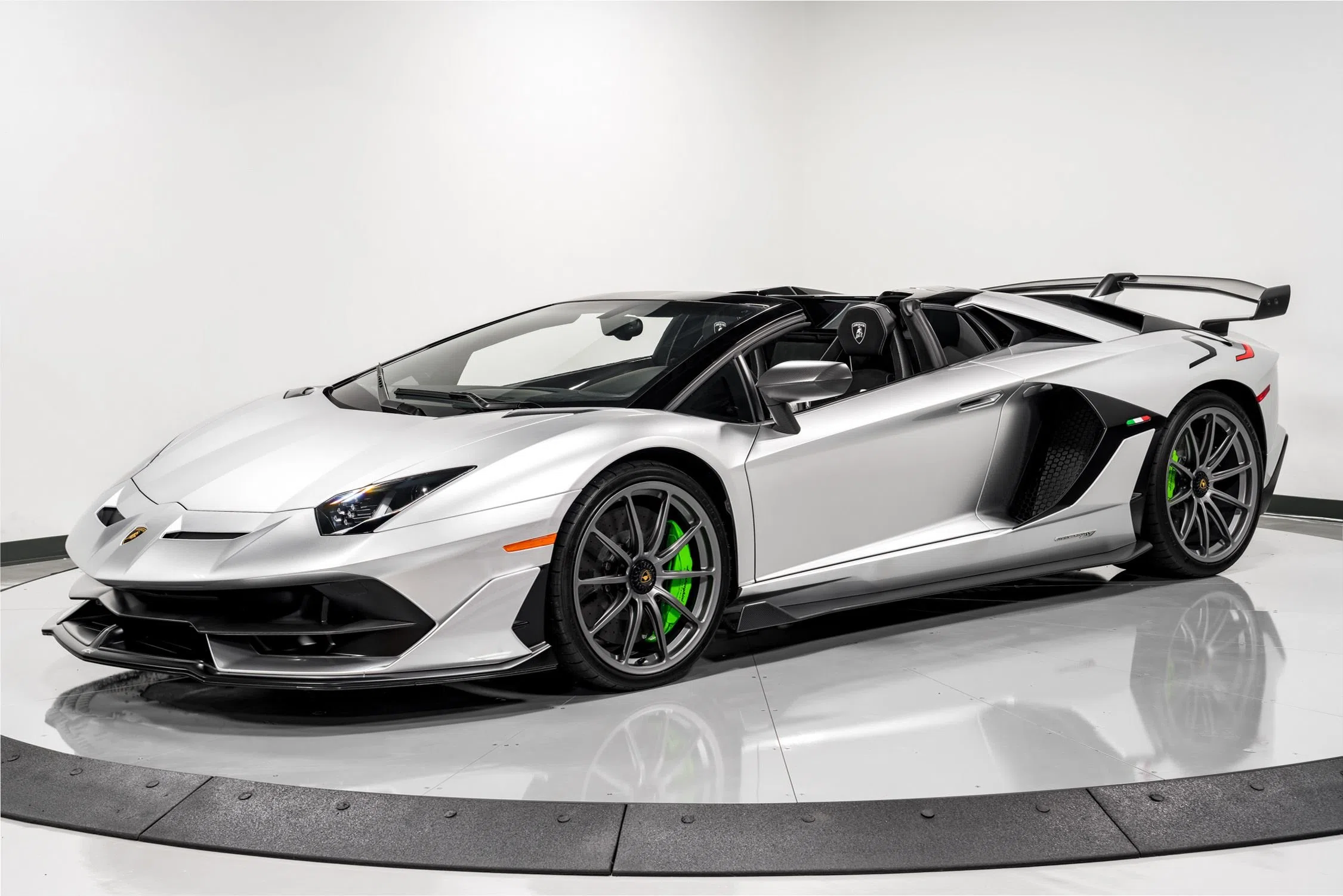 2020 Lamborghini Aventador SVJ Roadster