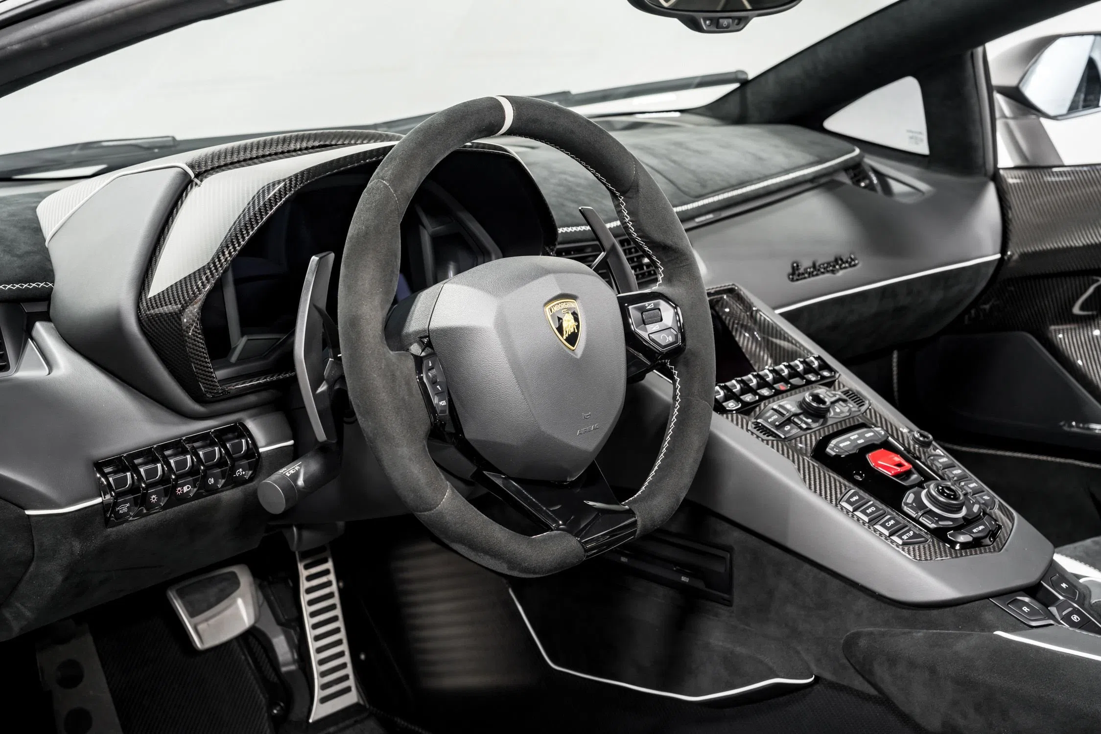 2020 Lamborghini Aventador SVJ Roadster interior