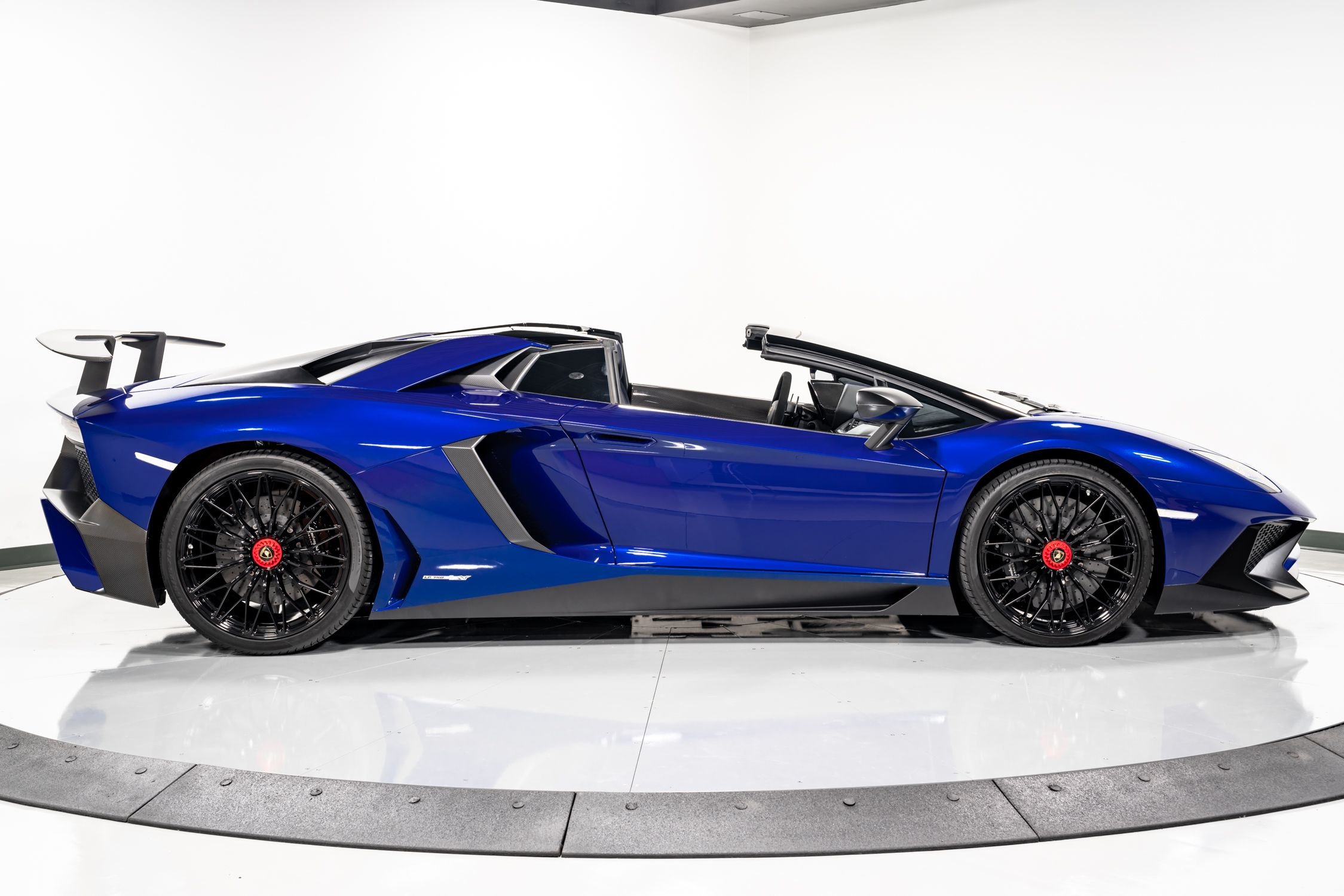 2016 Lamborghini Aventador SV Roadster, 15/24