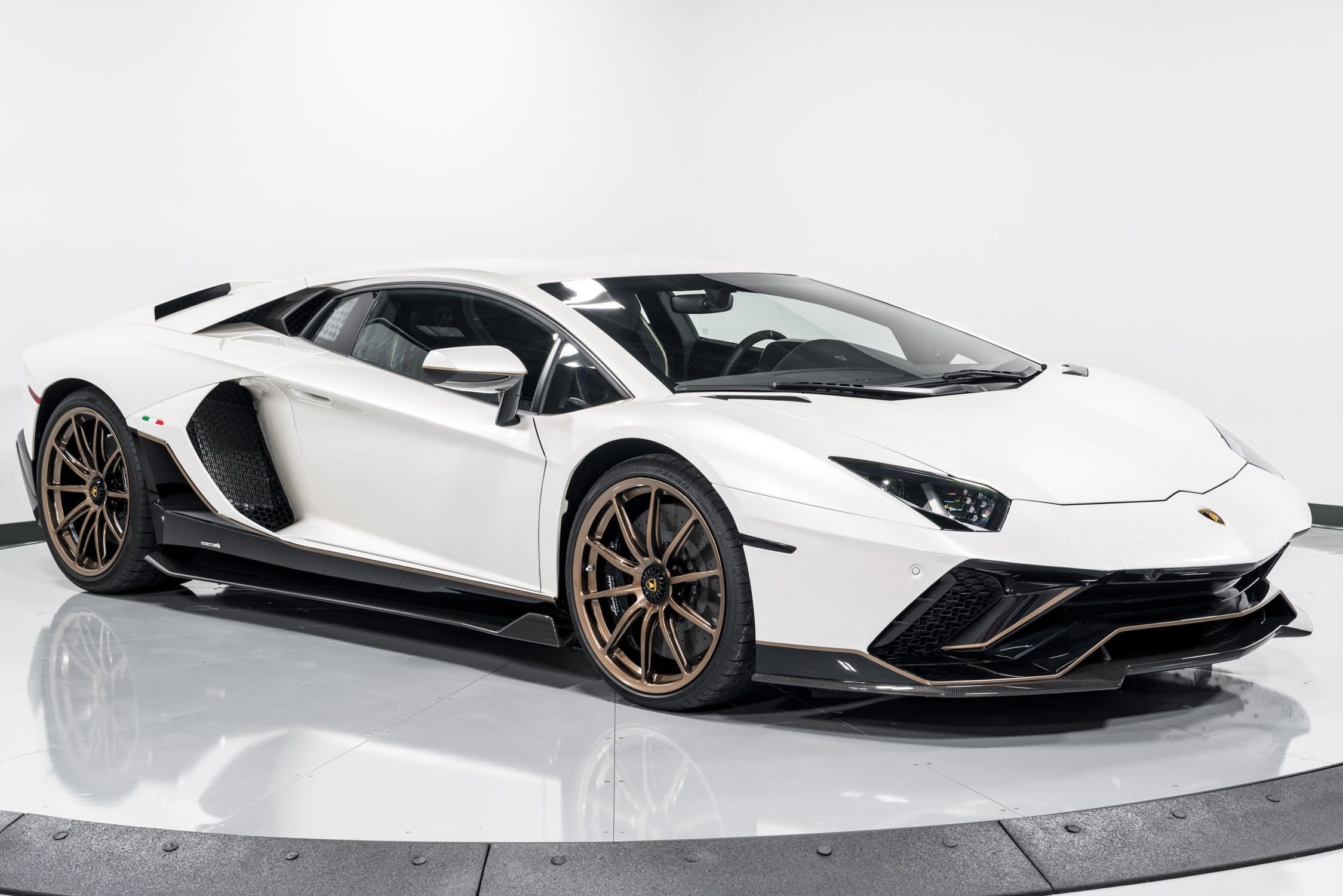 2022 Lamborghini Aventador Ultimae